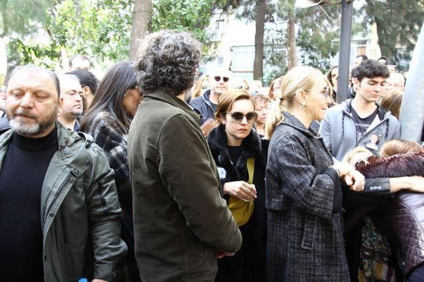 Ünlüler Zafer Çika'nın cenazesine akın etti
