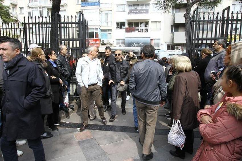 Ünlüler Zafer Çika'nın cenazesine akın etti