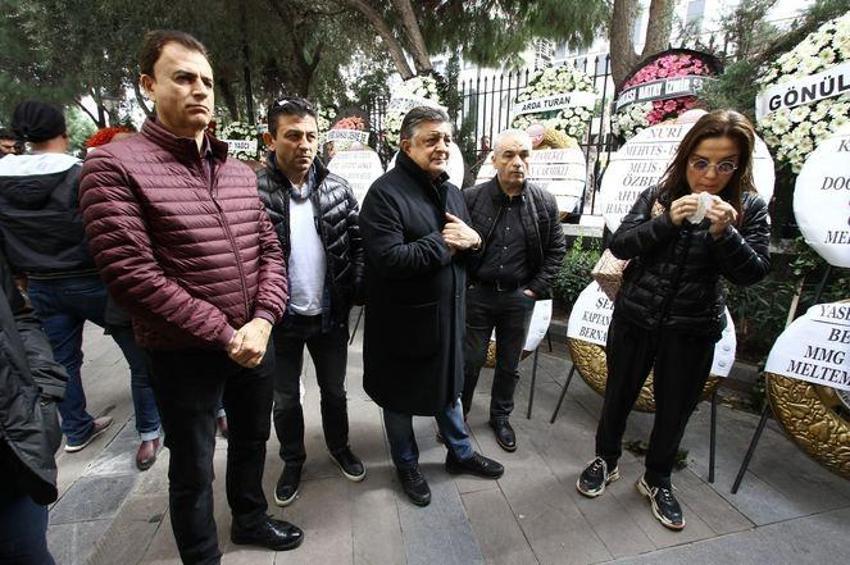 Ünlüler Zafer Çika'nın cenazesine akın etti