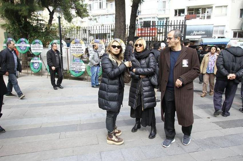 Ünlüler Zafer Çika'nın cenazesine akın etti