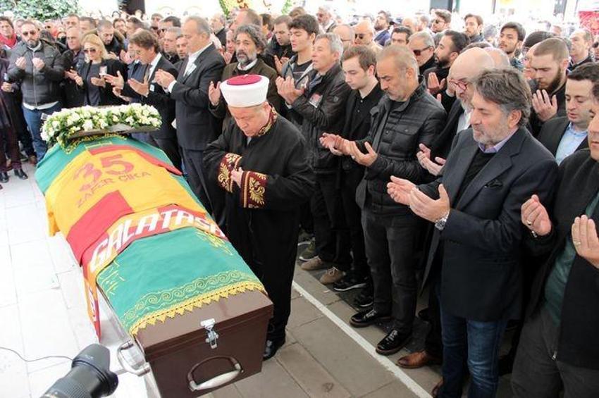 Ünlüler Zafer Çika'nın cenazesine akın etti