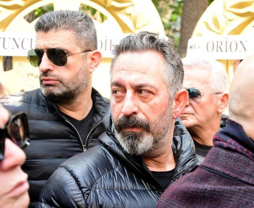 Ünlüler Zafer Çika'nın cenazesine akın etti