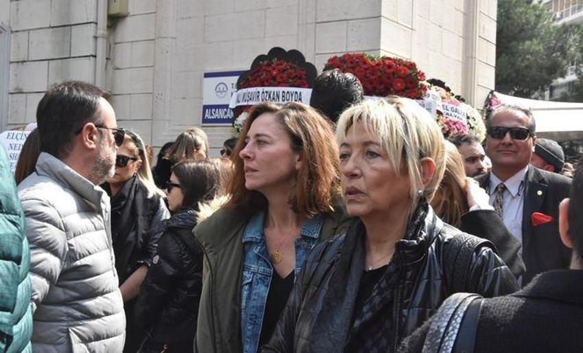 Ünlüler Zafer Çika'nın cenazesine akın etti