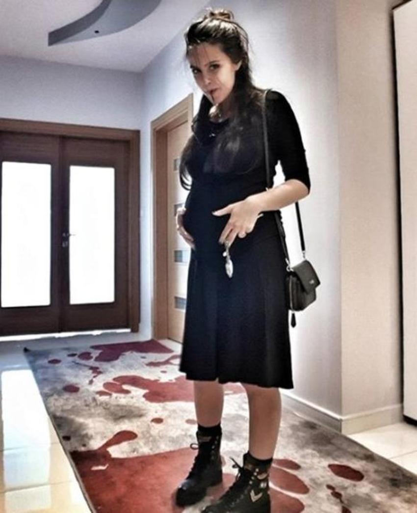 Güzel oyuncu anne oldu