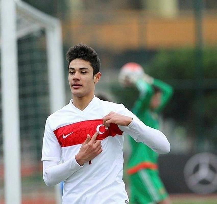 Ozan Kabak Bundesliga'yı sallıyor!