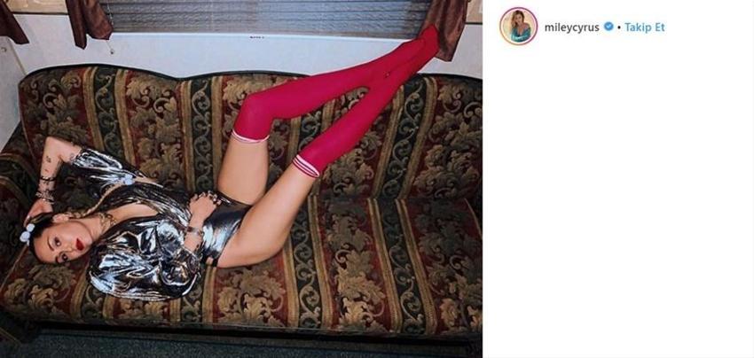 Miley Cyrus çırılçıplak güneşlendi!