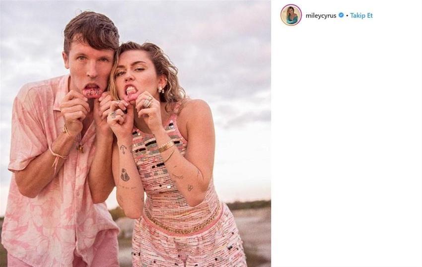 Miley Cyrus çırılçıplak güneşlendi!