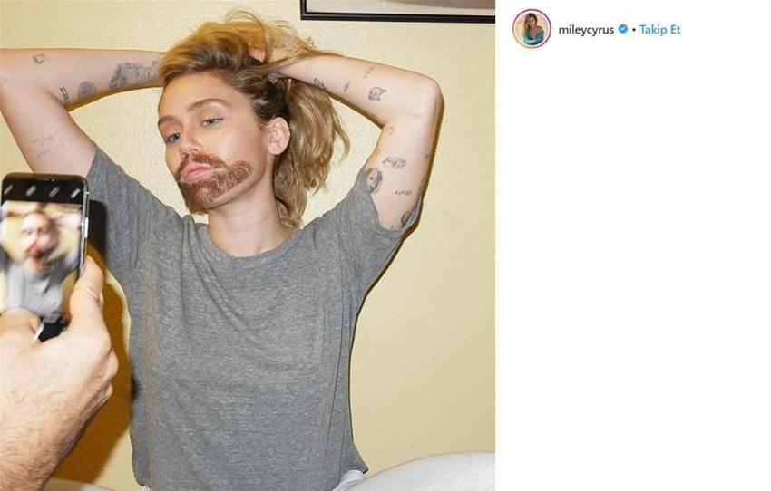 Miley Cyrus çırılçıplak güneşlendi!