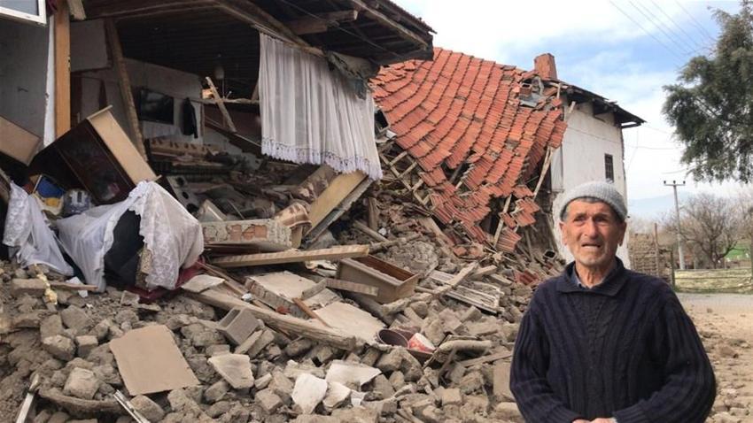Denizli'de şiddetli deprem! Art arda artçı sarsıntılar...