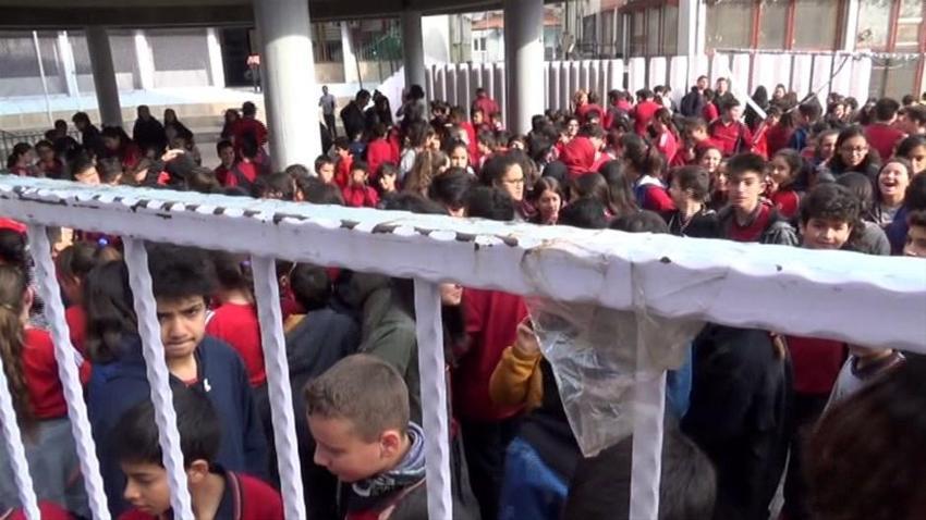 Denizli'de şiddetli deprem! Art arda artçı sarsıntılar...