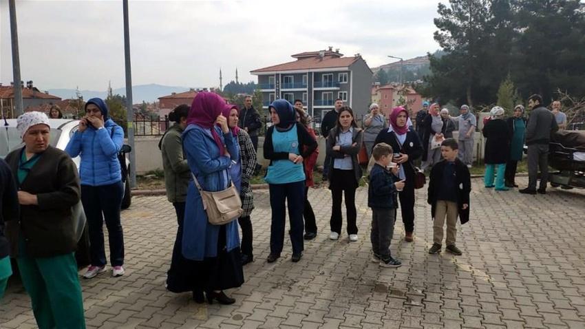 Denizli'de şiddetli deprem! Art arda artçı sarsıntılar...