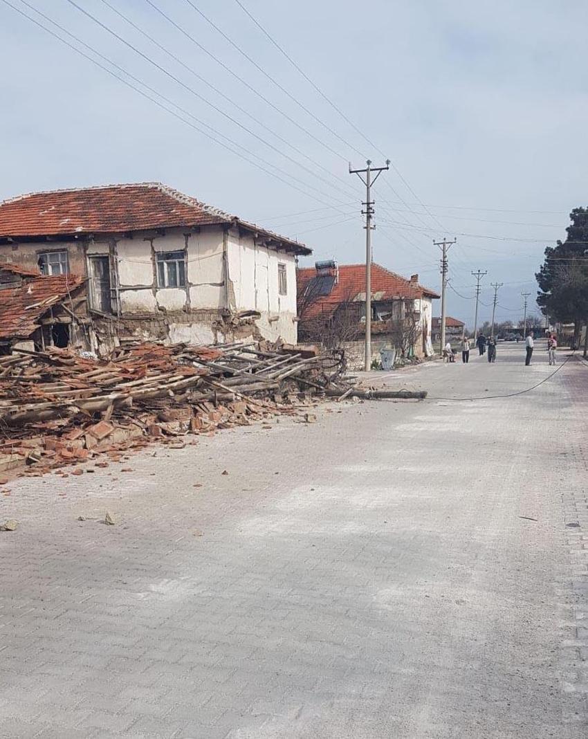 Denizli'de şiddetli deprem! Art arda artçı sarsıntılar...