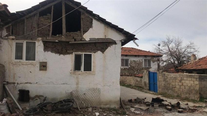 Denizli'de şiddetli deprem! Art arda artçı sarsıntılar...