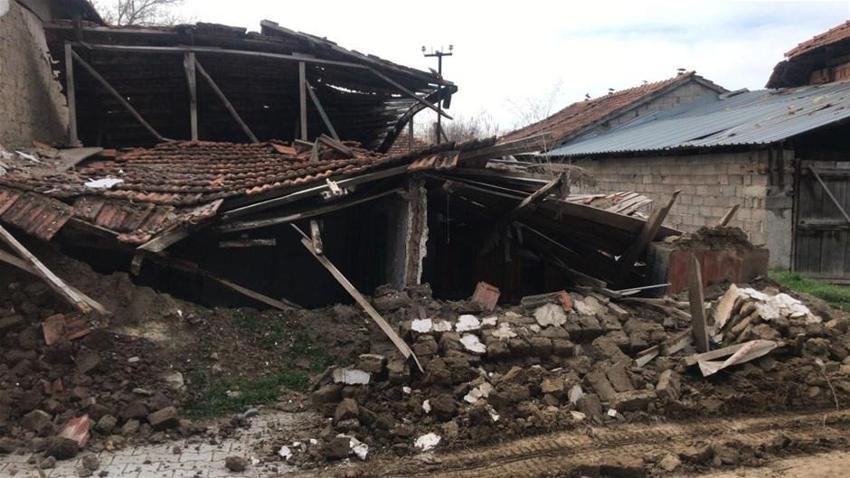 Denizli'de şiddetli deprem! Art arda artçı sarsıntılar...