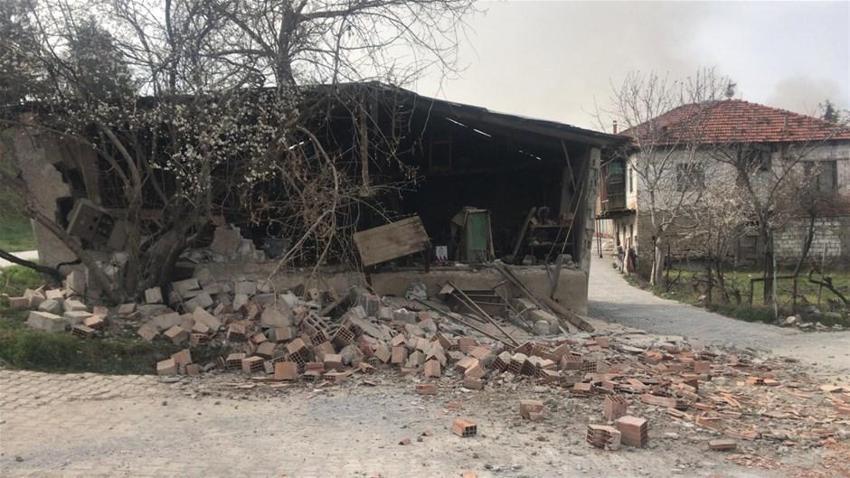 Denizli'de şiddetli deprem! Art arda artçı sarsıntılar...