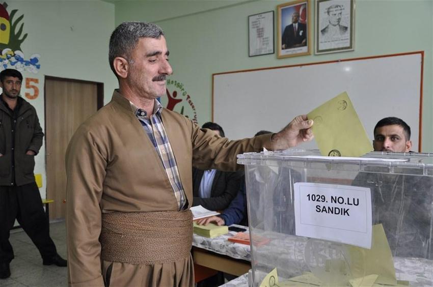 Türkiye sandık başında, yurttan seçim manzaraları!