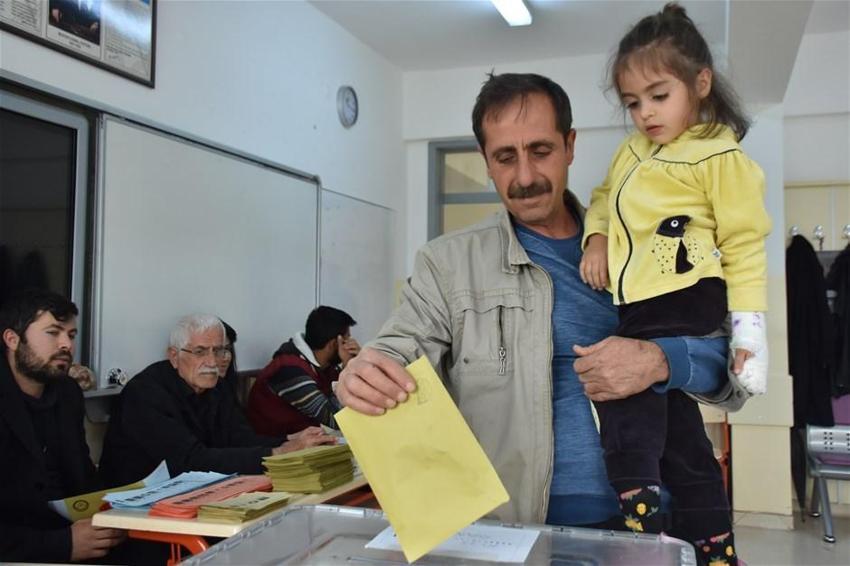 Türkiye sandık başında, yurttan seçim manzaraları!