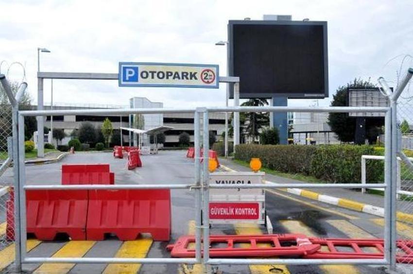 Arabalarını havalimanı otoparkına terk ettiler!