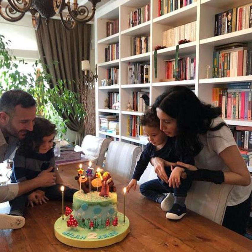 “Vaaay amma emzirdin!"