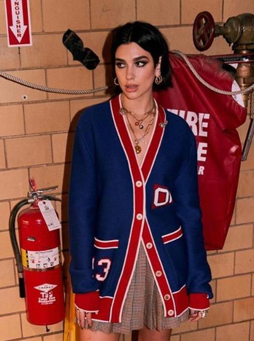 Dua Lipa'dan bornozlu poz!