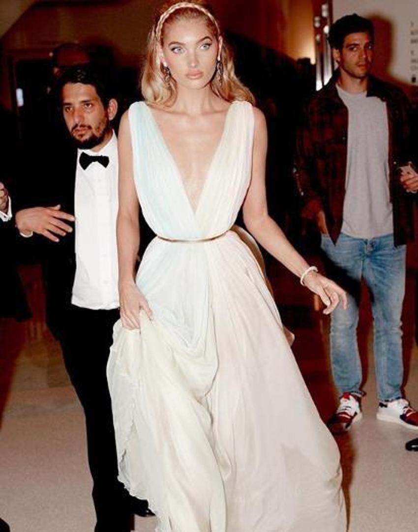 Elsa Hosk otel odasından paylaştı