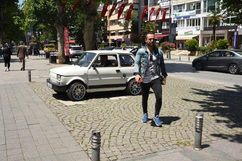 Ünlü şarkıcı asfaltı ağlattı