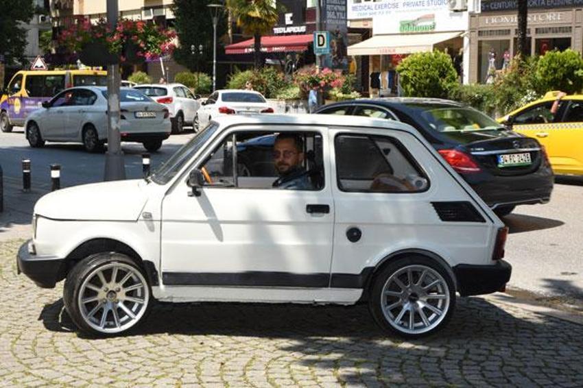Ünlü şarkıcı asfaltı ağlattı