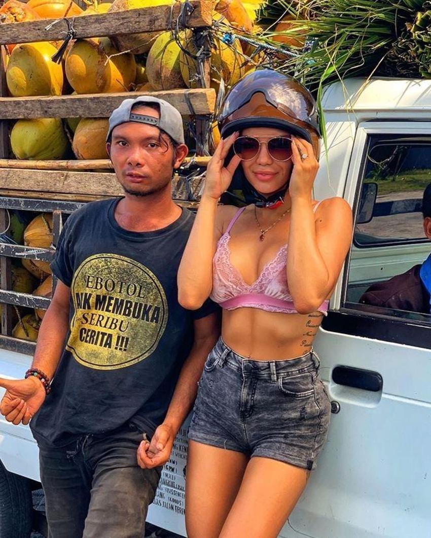 Buse Narcı, Bali'de yol kesti