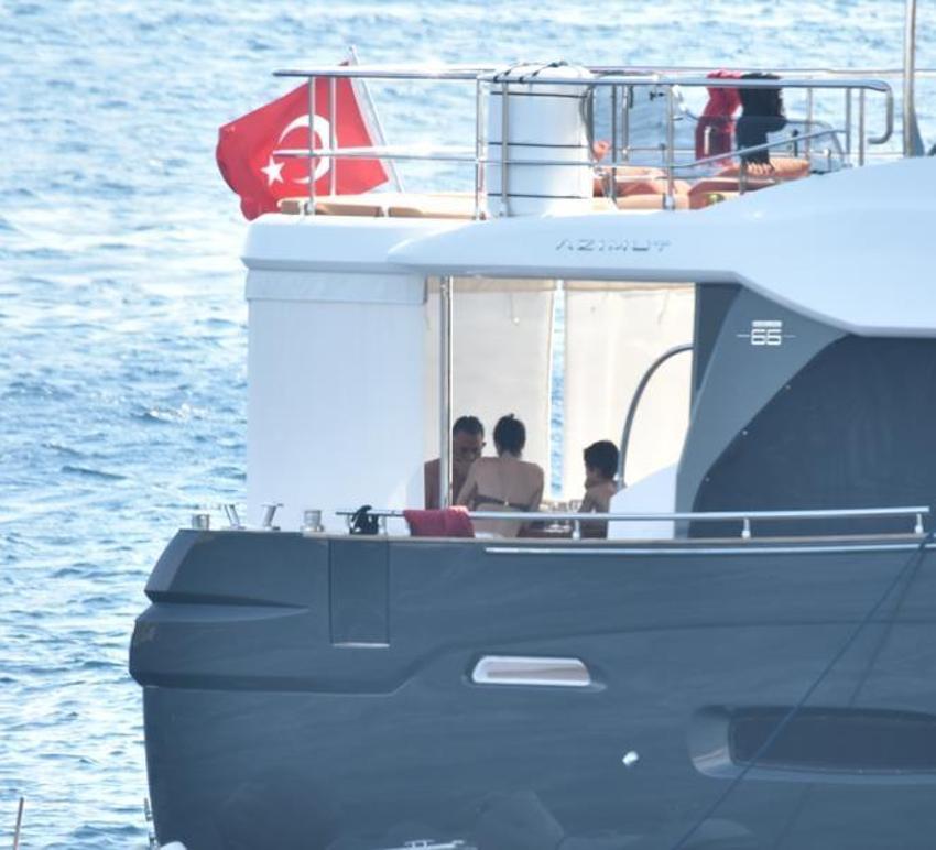 Cem Yılmaz ve Defne Samyeli Bodrum sezonunu açtı