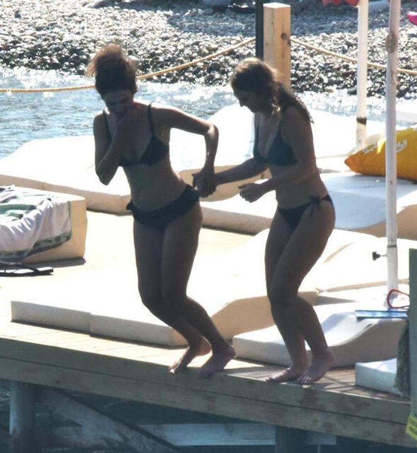 Kız kıza tatil
