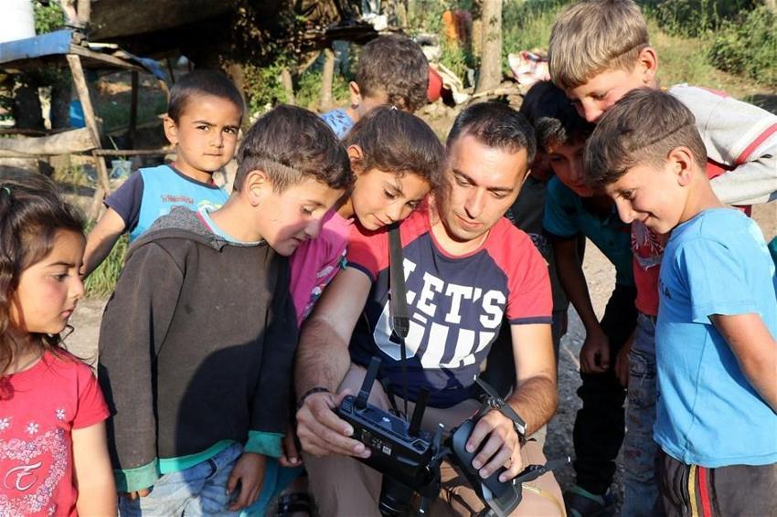 İlk defa drone gören masum çocuklar