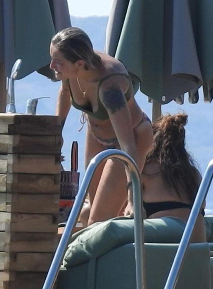 Güliz Ayla Bodrum'da tatilde