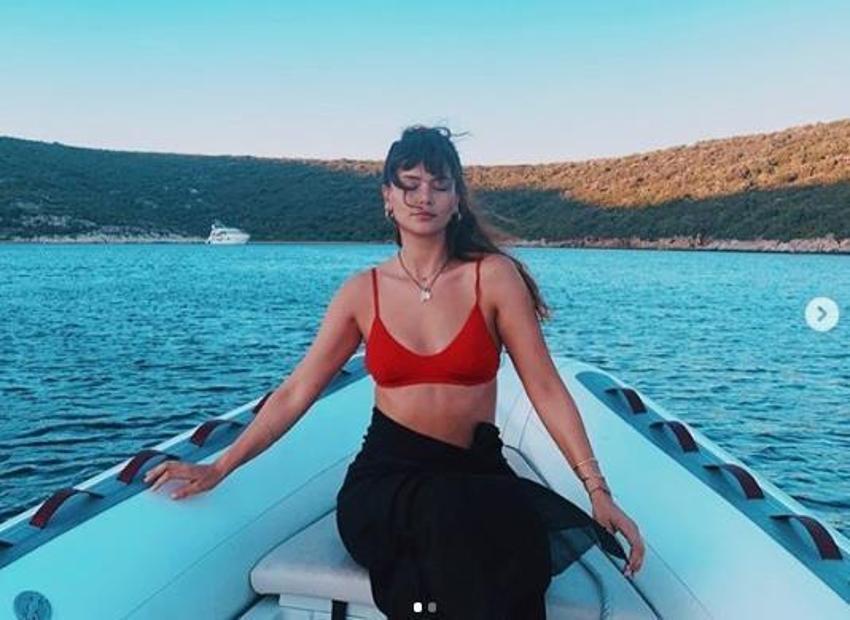 Seray Kaya'dan cesur poz!