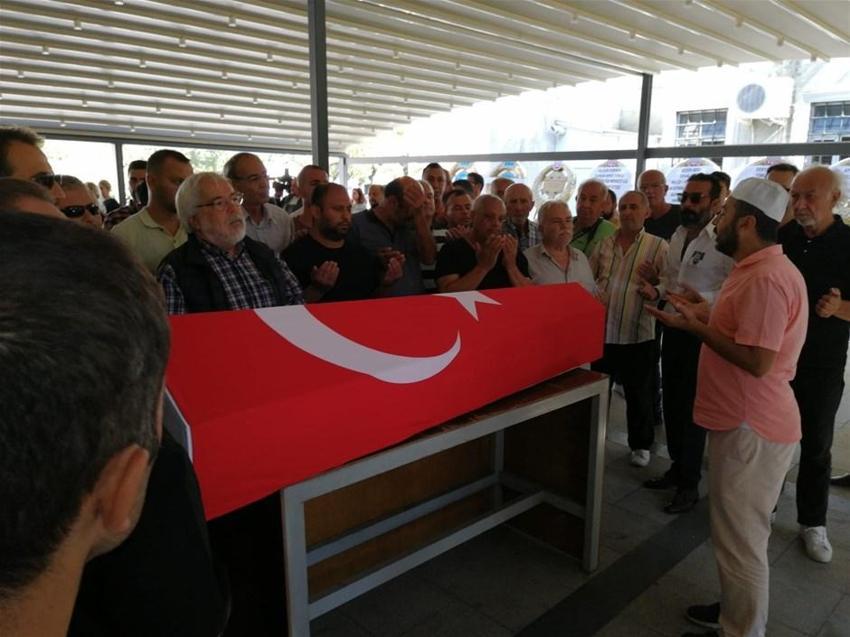Ünlü oyuncu Tarık Ünlüoğlu son yolculuğuna uğurlandı