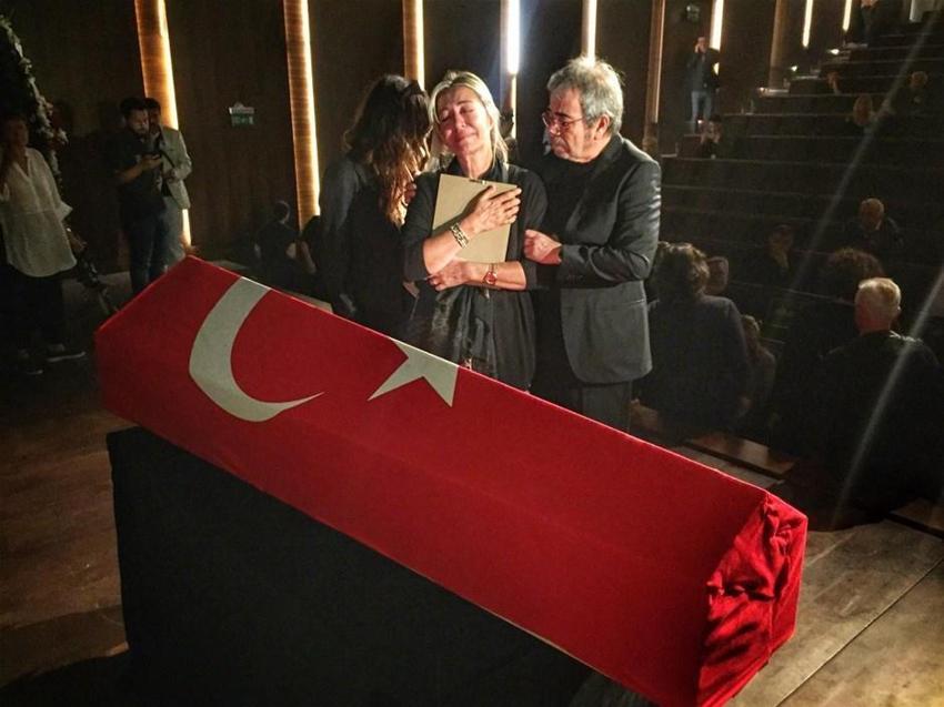 Ünlü oyuncu Tarık Ünlüoğlu son yolculuğuna uğurlandı