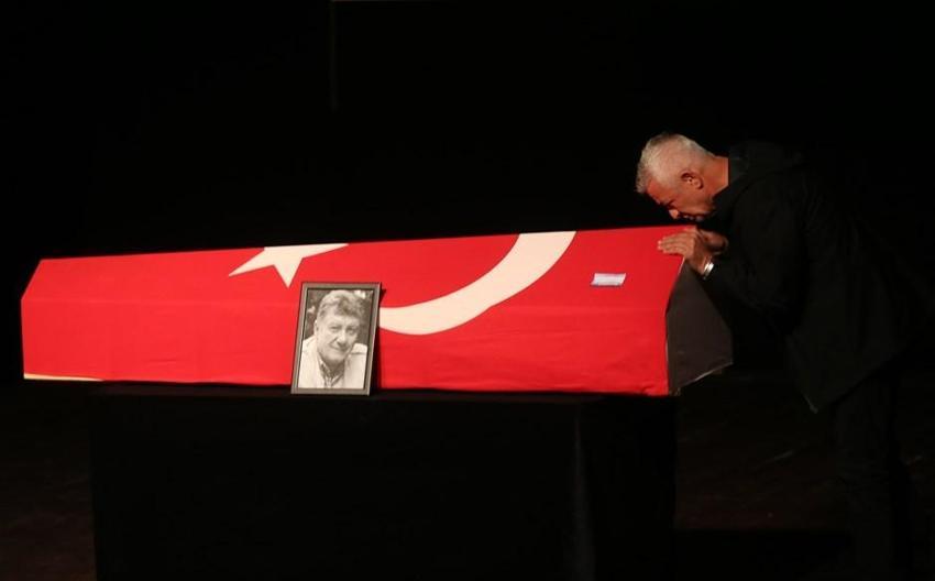 Ünlü oyuncu Tarık Ünlüoğlu son yolculuğuna uğurlandı