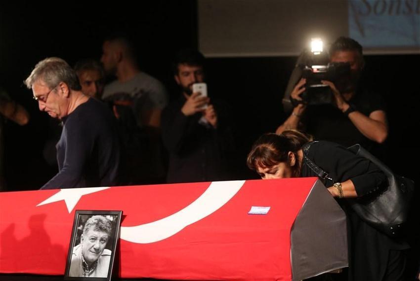 Ünlü oyuncu Tarık Ünlüoğlu son yolculuğuna uğurlandı
