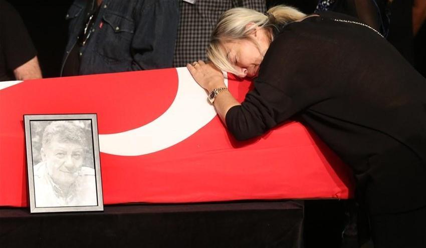 Ünlü oyuncu Tarık Ünlüoğlu son yolculuğuna uğurlandı