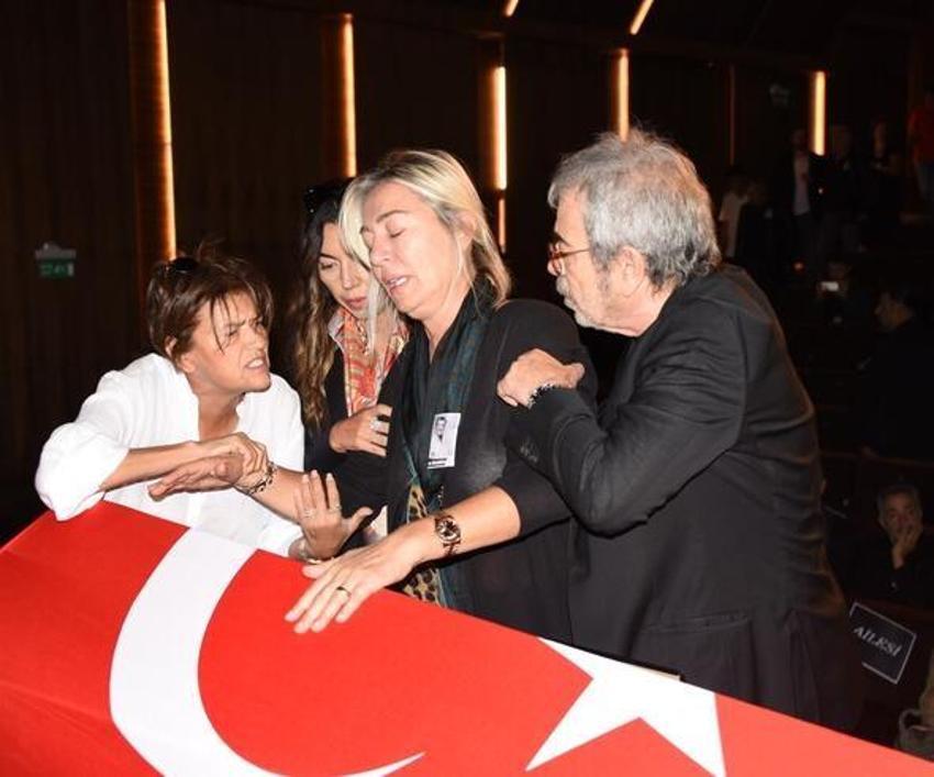Tarık Ünlüoğlu'nun cenazesinde büyük ayıp!