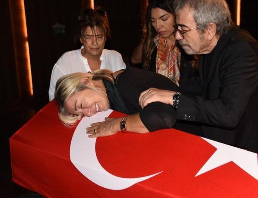 Tarık Ünlüoğlu'nun cenazesinde büyük ayıp!
