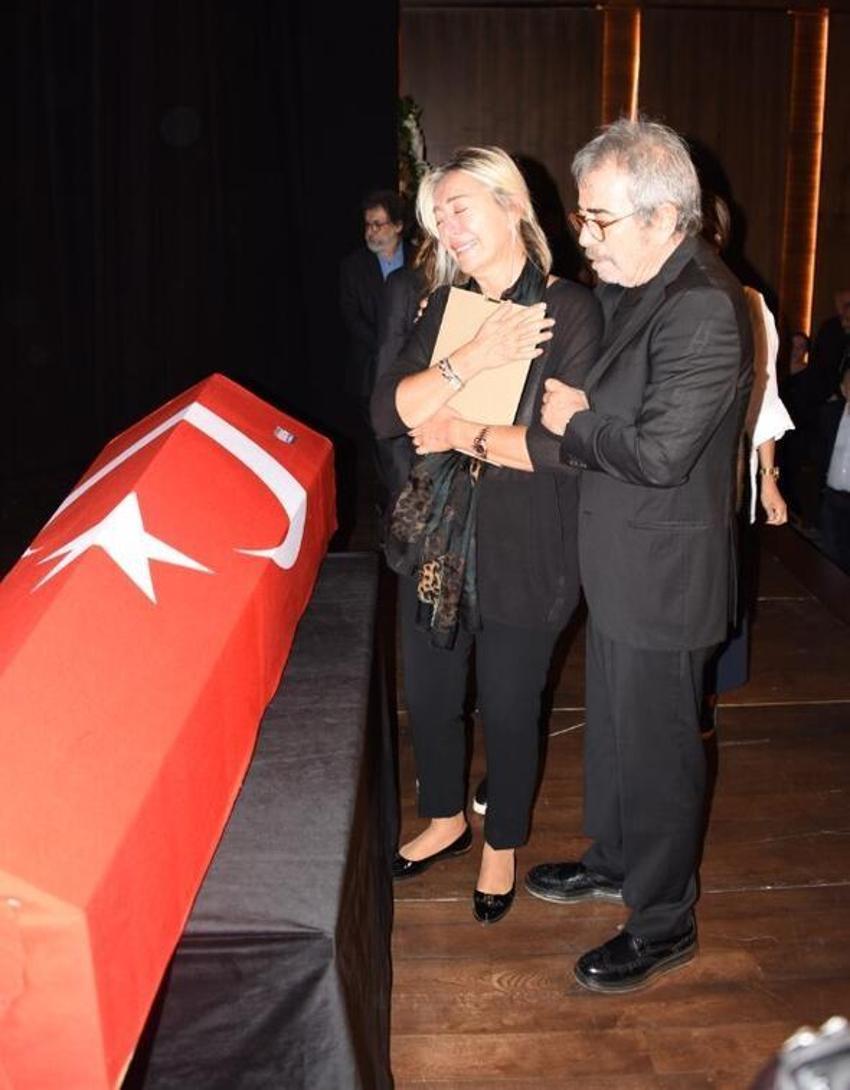 Tarık Ünlüoğlu'nun cenazesinde büyük ayıp!
