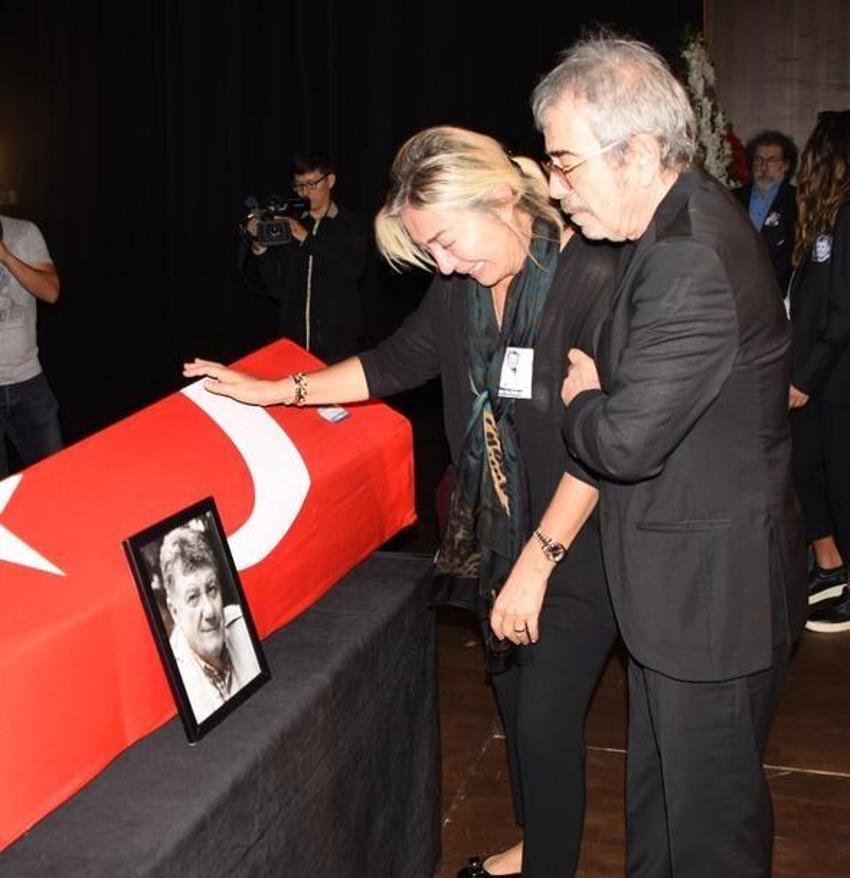 Tarık Ünlüoğlu'nun cenazesinde büyük ayıp!