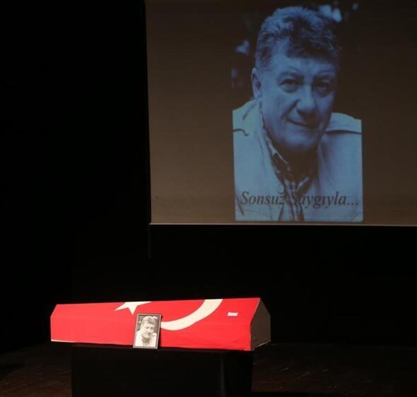 Tarık Ünlüoğlu'nun cenazesinde büyük ayıp!