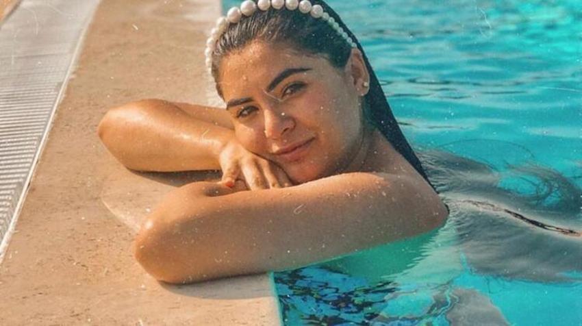 Hanife'den mini elbiseli paylaşım