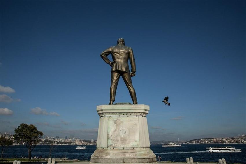 Atatürk'ün ilk heykelinin hali tepki topluyor!