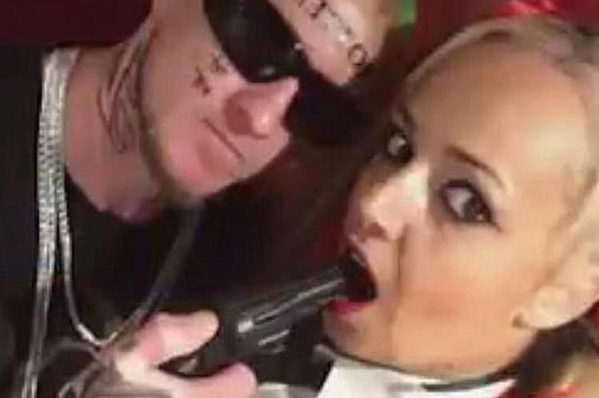 Swinger partisinde dehşet! Kanlar içinde yere yığıldı