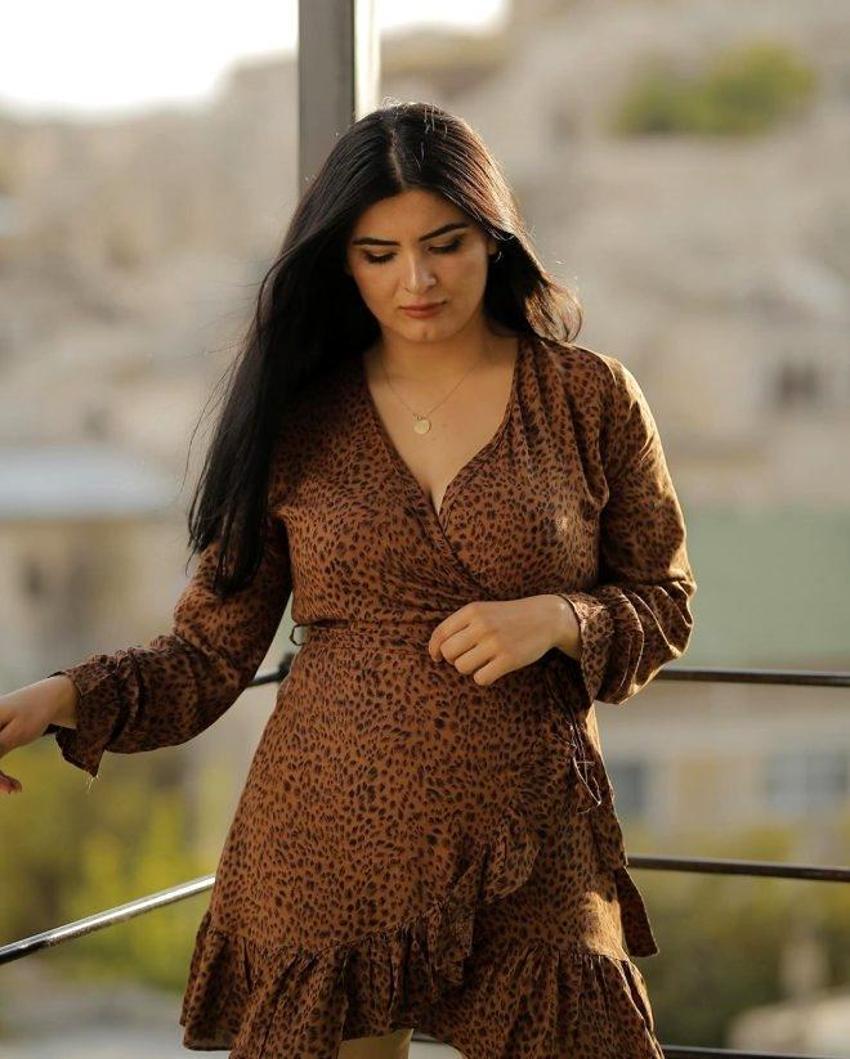 Gelin adayı Hanife'den aşk pozu! Takipçileri...