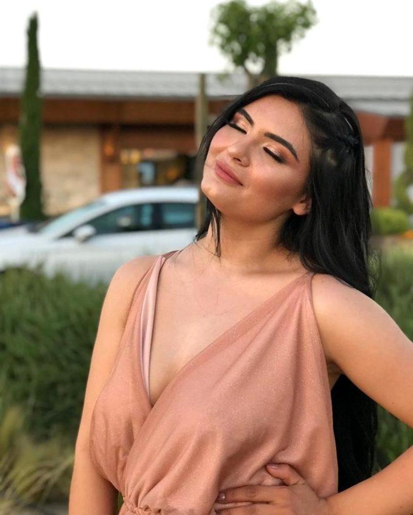Gelin adayı Hanife'den aşk pozu! Takipçileri...
