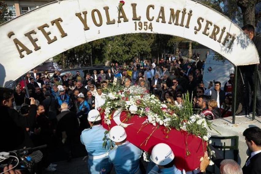 Yıldız Kenter son yolculuğuna uğurlandı