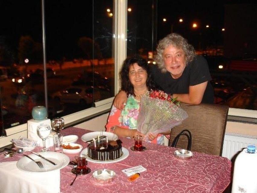 Balkondan düşerek ölen profesöre acı veda!